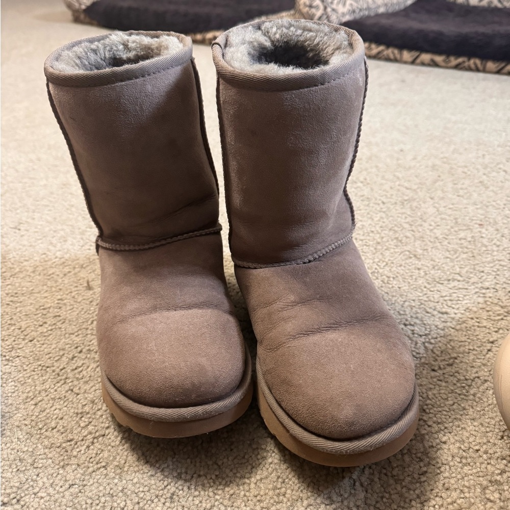 Gently used women’s uggs